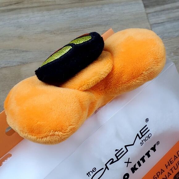 🔹️NIB Hello Kitty White w/Orange Candy Corn Plush Spa Headband - Picture 3 of 10